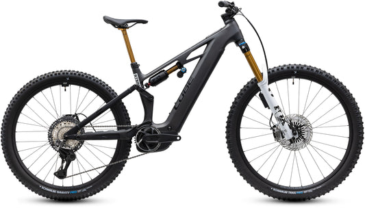CUBE Stereo Hybrid ONE77 HPC At 800 E-Mountainbike Fully 2027 in carbon und white, Seitenansicht