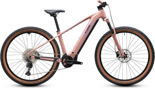 CUBE Reaction Hybrid Performance 720 E-Mountainbike Hardtail 2027 in ruby und black, Seitenansicht
