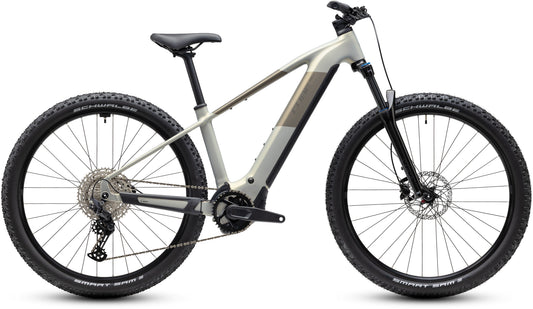 CUBE Reaction Hybrid ONE 720 E-Mountainbike Hardtail 2027 in pearlsilver und chrome, Seitenansicht