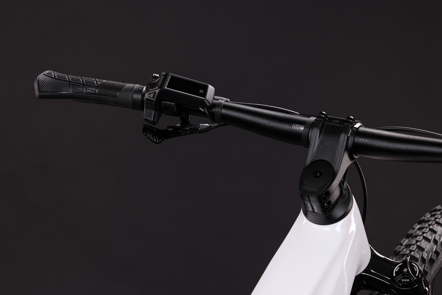 Cube Reaction Hybrid Race 800 snow´n´black 2027