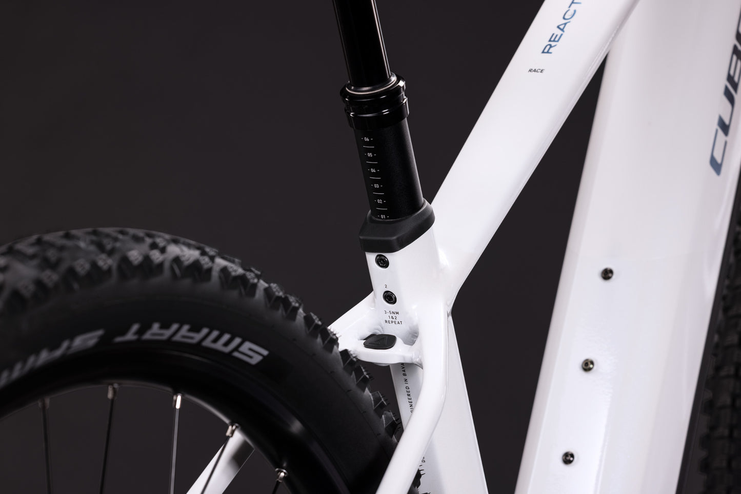 Cube Reaction Hybrid Race 800 snow´n´black 2027