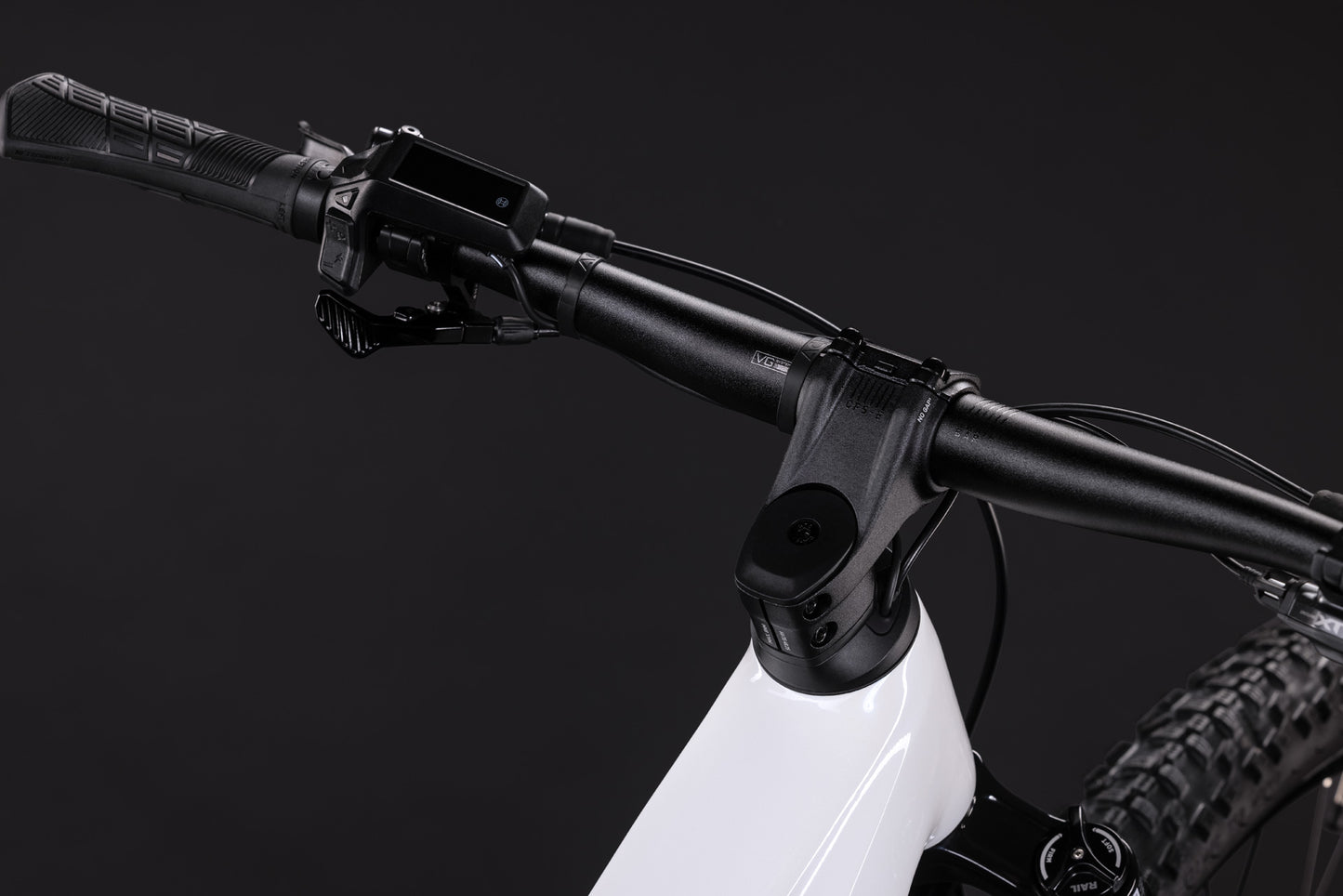 Cube Reaction Hybrid Race 800 snow´n´black Trapeze 2027