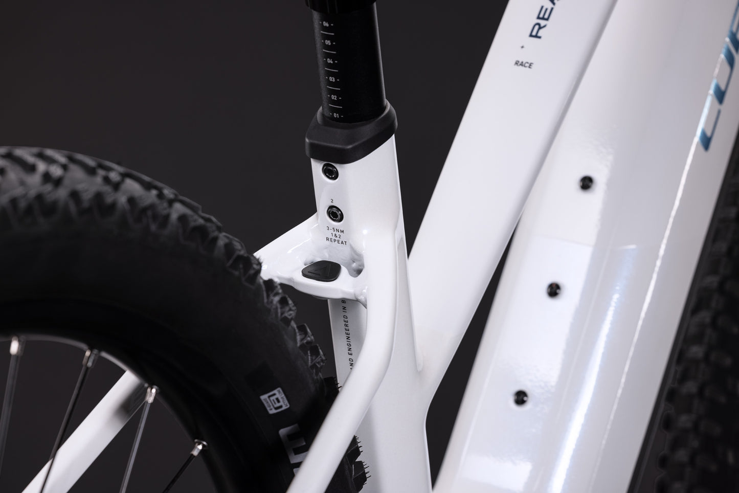Cube Reaction Hybrid Race 800 snow´n´black Trapeze 2027