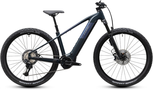 CUBE Reaction Hybrid SLT 800 E-Mountainbike Hardtail 2027 in night und reflex, Seitenansicht