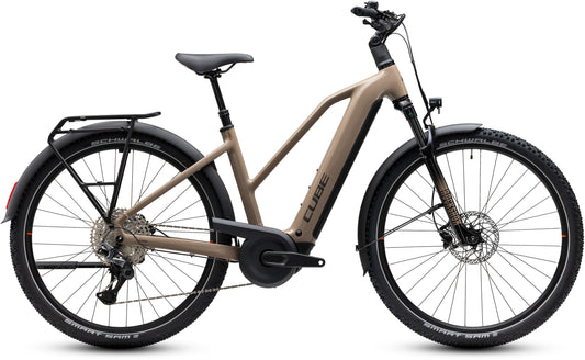 CUBE Nuride Hybrid Pro 800 Trapeze E-Trekkingrad 2027 in cappuccino und black, Seitenansicht