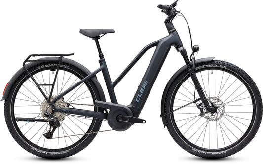 CUBE Nuride Hybrid EXC 800 Trapeze E-Trekkingrad 2027 in coal und chrome, Seitenansicht