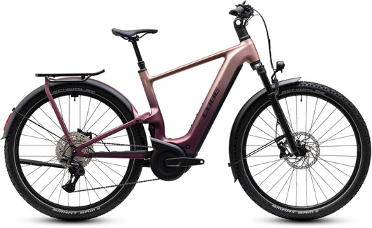 CUBE Nuride Hybrid ONE11 HPC SLX 800 E-Trekkingrad 2027 in mauve und black, Seitenansicht
