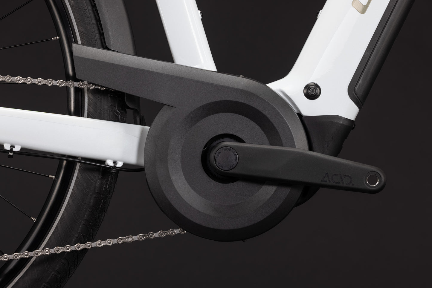 Cube Touring Hybrid ONE 600 metallicwhite´n´chrome 2027