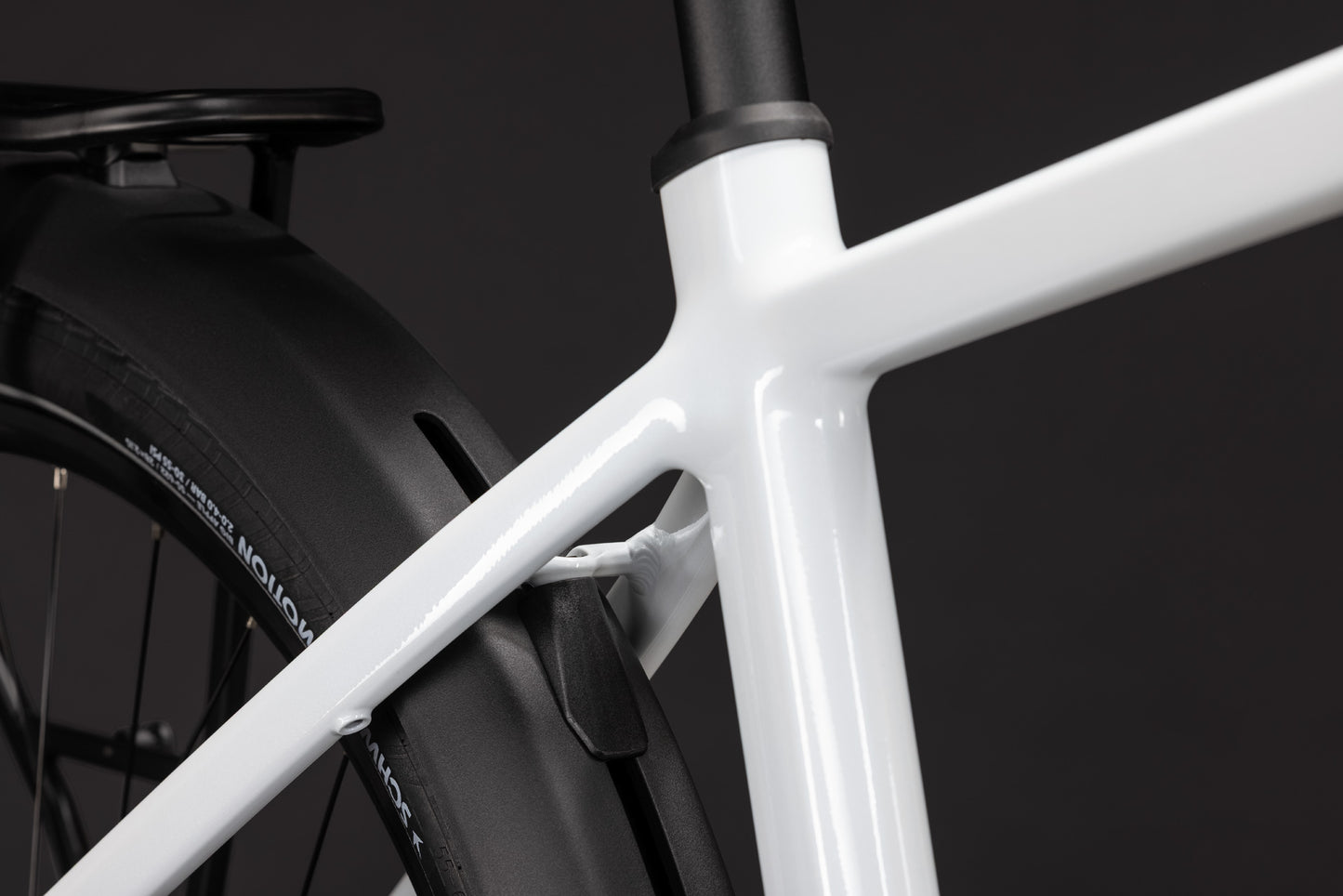 Cube Touring Hybrid ONE 600 metallicwhite´n´chrome 2027