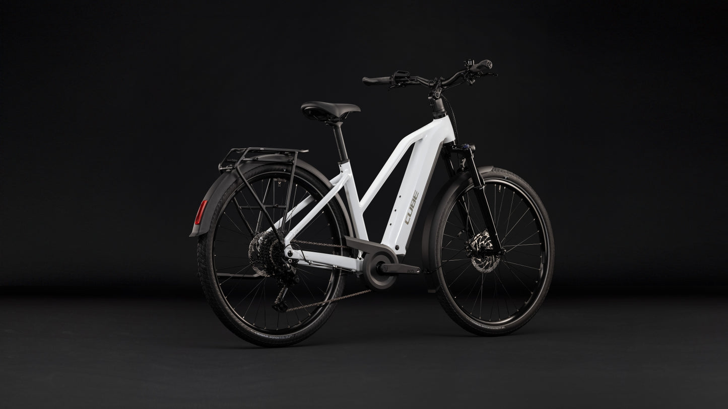 Cube Touring Hybrid ONE 600 metallicwhite´n´chrome Trapeze 2027