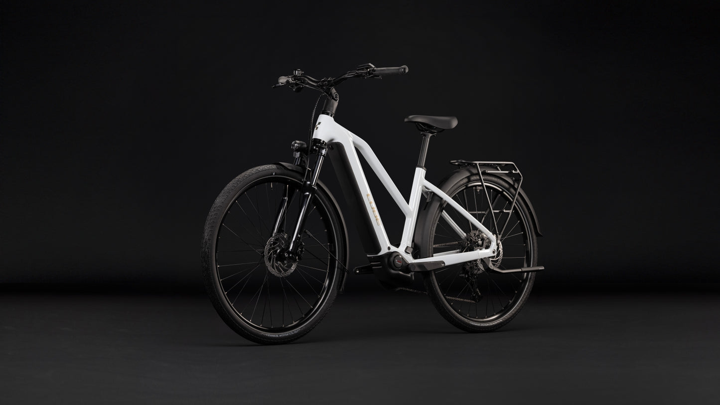 Cube Touring Hybrid ONE 600 metallicwhite´n´chrome Trapeze 2027