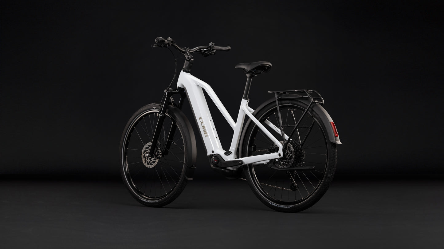 Cube Touring Hybrid ONE 600 metallicwhite´n´chrome Trapeze 2027