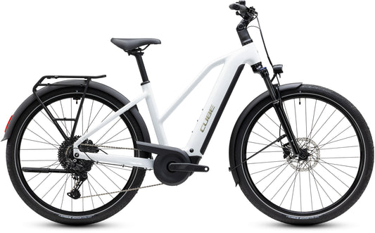 CUBE Touring Hybrid ONE 600 Trapeze E-Trekkingrad 2027 in metallicwhite und chrome, Seitenansicht