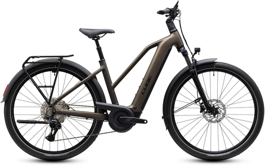 CUBE Touring Hybrid Pro 800 Trapeze E-Trekkingrad 2027 in metallicumbra und black, Seitenansicht