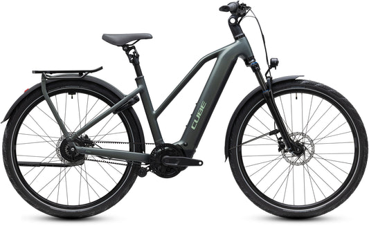 CUBE Kathmandu Hybrid Deluxe Pro 800 Trapeze E-Trekkingrad 2027 in blackforest und chrome, Seitenansicht