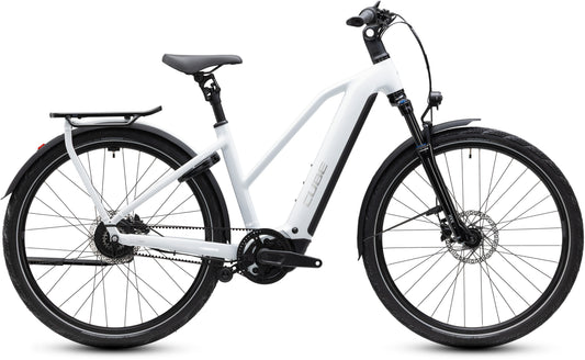 CUBE Kathmandu Hybrid Deluxe Pro 800 Trapeze E-Trekkingrad 2027 in metallicwhite und chrome, Seitenansicht