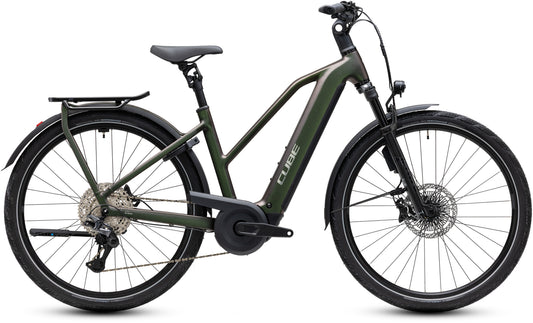 CUBE Kathmandu Hybrid EXC 800 Trapeze E-Trekkingrad 2027 in stellar und chrome, Seitenansicht