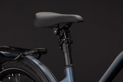 CUBE Kathmandu Hybrid Deluxe SLX 800 Trapeze E-Trekkingrad 2027, Sattel und Sitzposition