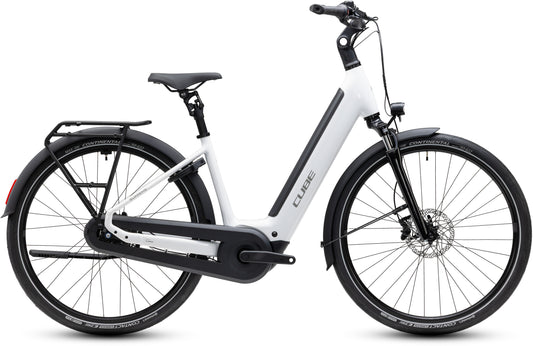 CUBE Supreme Rt Hybrid Comfort EX 600 Easy Entry E-Cityrad 2027 in metallicwhite und reflex, Seitenansicht