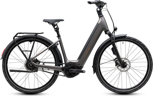 CUBE Supreme Hybrid Deluxe SLX 600 Easy Entry E-Cityrad 2027 in teak und chrome, Seitenansicht