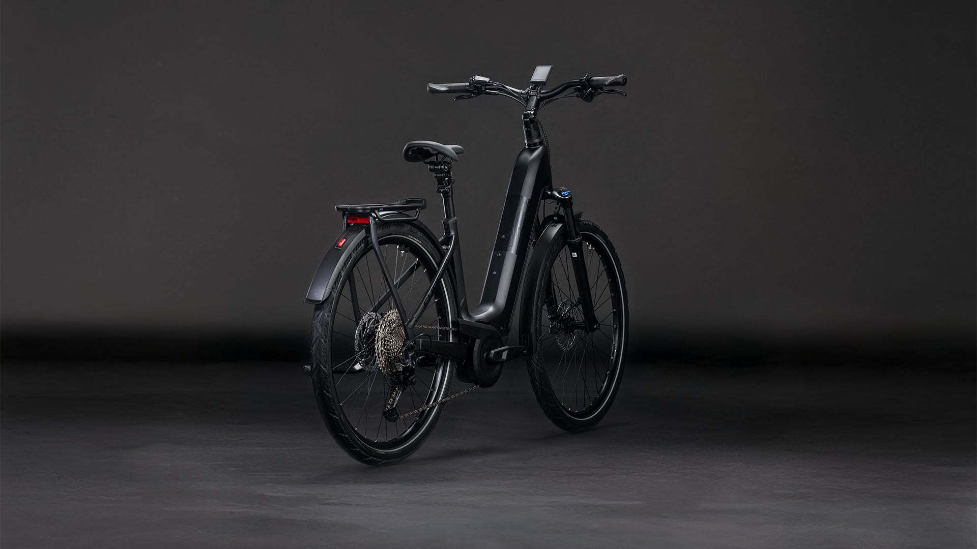 Produktbild: Cube Kathmandu Hybrid Pro 800 coal´n´black, Schrägansicht (schwarzer Hintergrund)