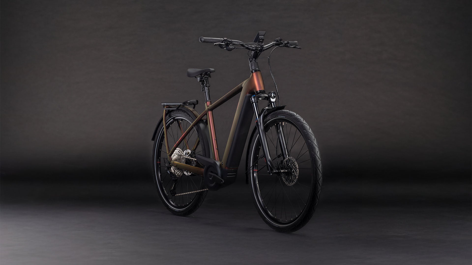 Produktbild: Cube Kathmandu Hybrid Pro 800 sunglow´n´chrome, Schrägansicht (schwarzer Hintergrund)