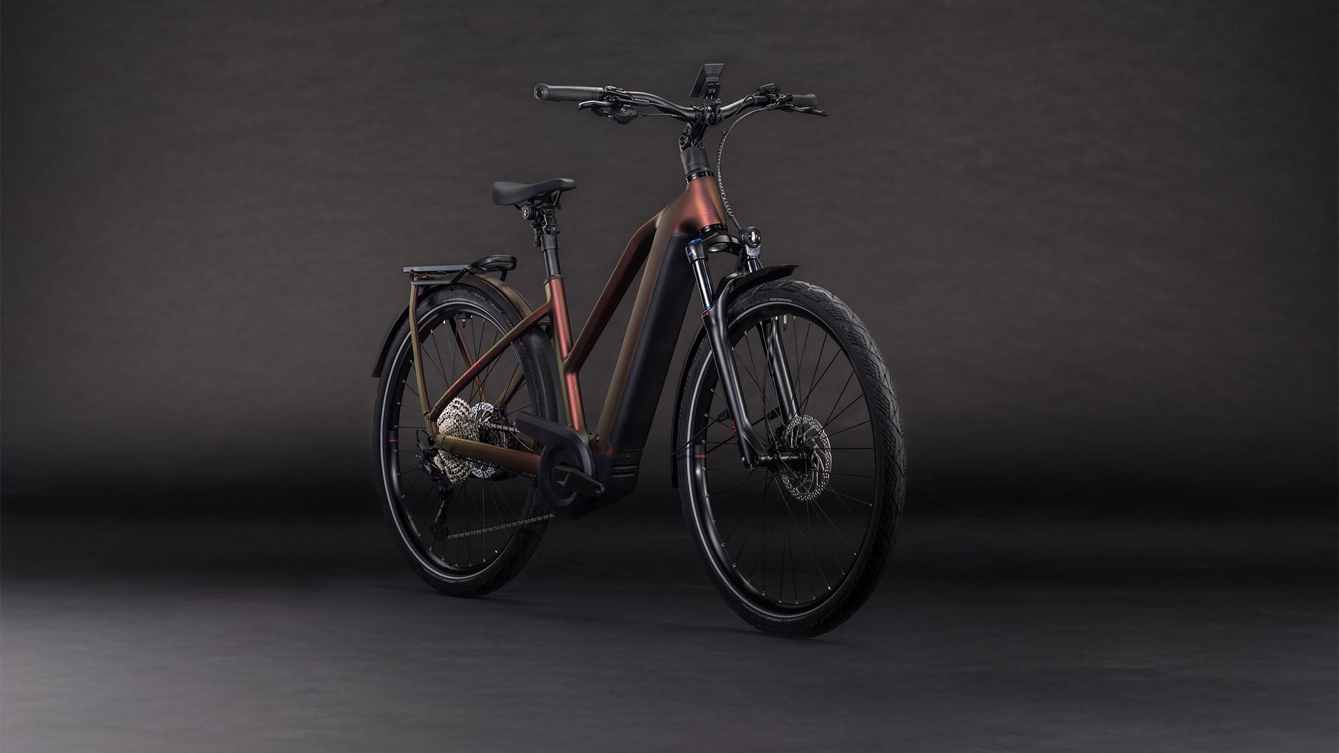 Produktbild: Cube Kathmandu Hybrid Pro 800 sunglow´n´chrome, Schrägansicht (schwarzer Hintergrund)