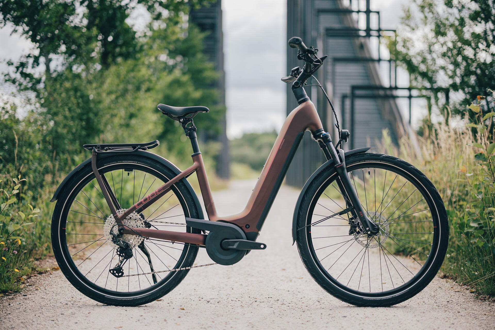 Das Kathmandu Tourenrad auf einem Schotterweg