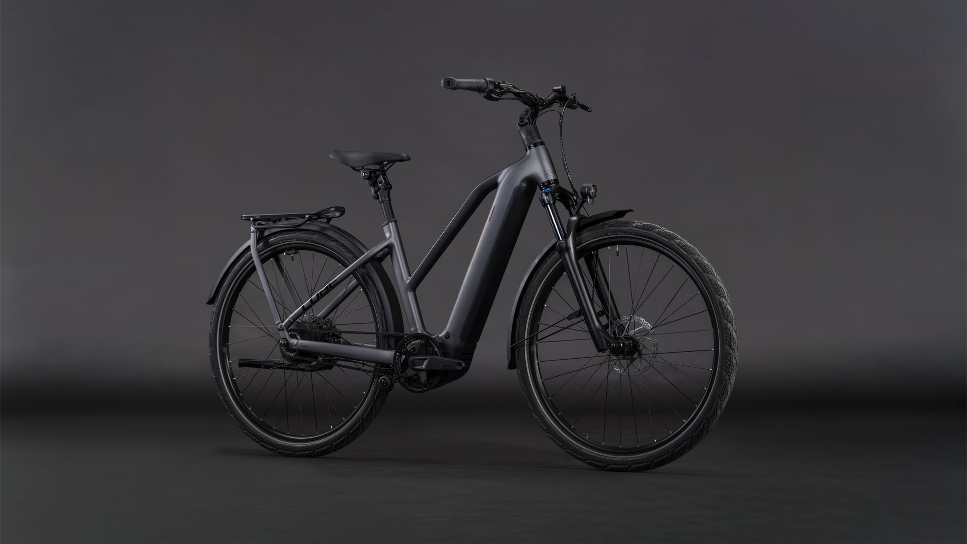 Produktbild: Cube Kathmandu Hybrid Comfort Pro 800 slabgrey´n´black, Schrägansicht (schwarzer Hintergrund)
