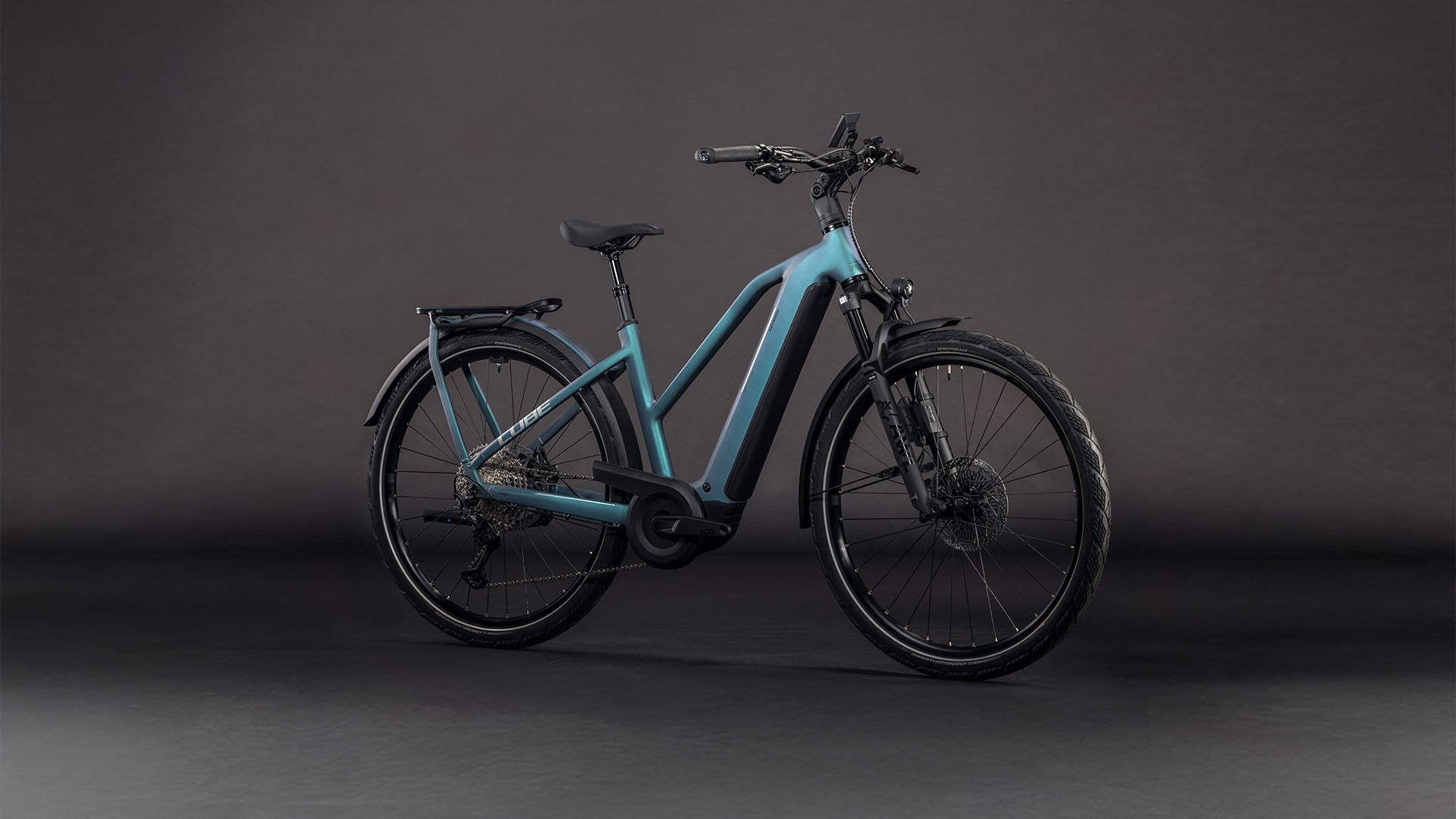 Produktbild: Cube Kathmandu Hybrid EXC 800 smaragdgrey´n´prism, Schrägansicht (schwarzer Hintergrund)