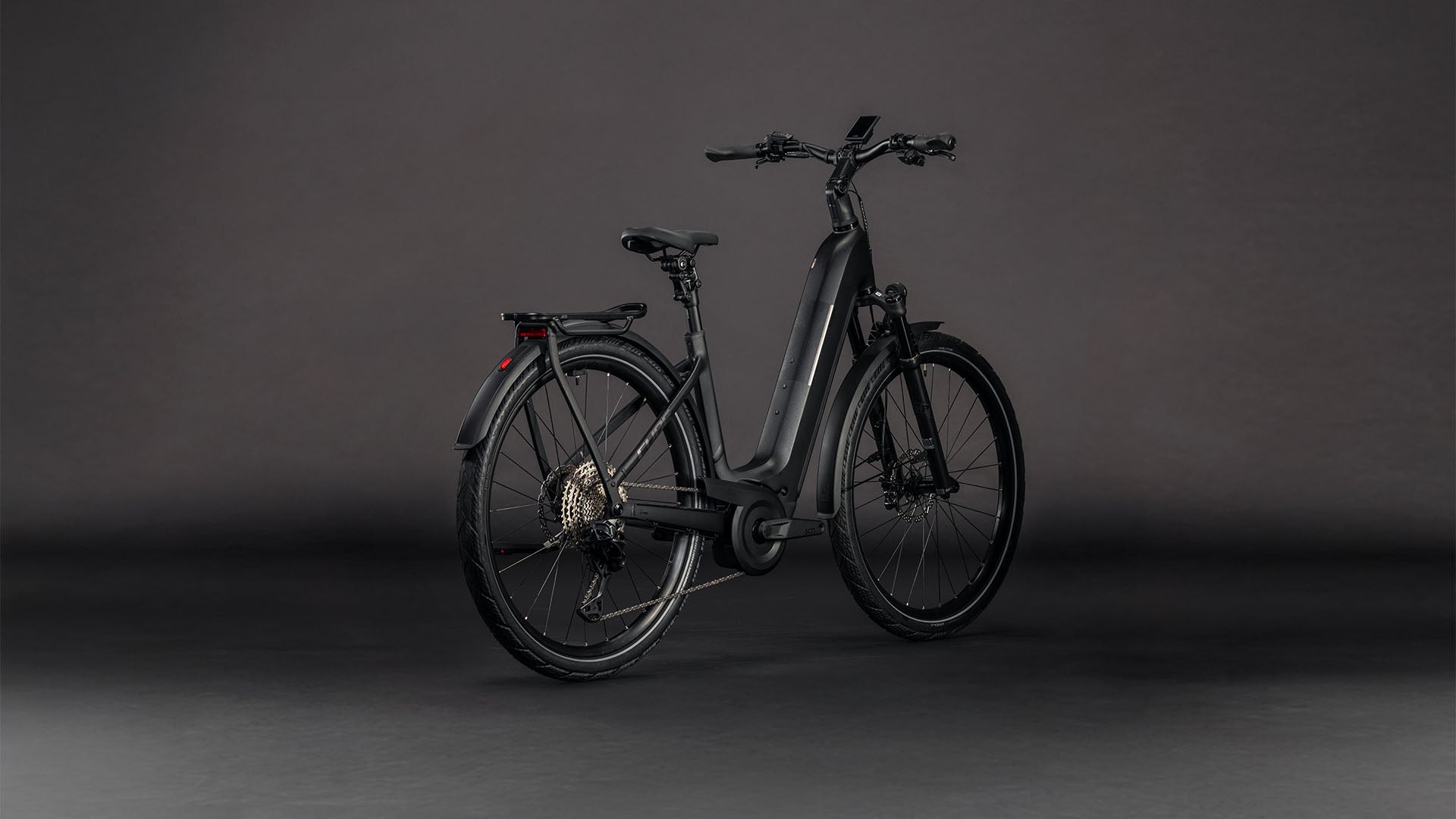 Produktbild: Cube Kathmandu Hybrid SLX 800 silverdust´n´chrome, Schrägansicht (schwarzer Hintergrund)