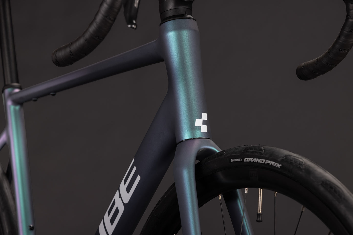 Cube Attain Race smaragdgrey´n´white 2027