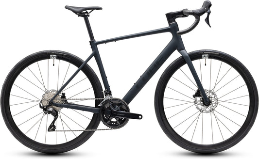 CUBE Attain SLX Rennrad 2027 in black und chrome, Seitenansicht
