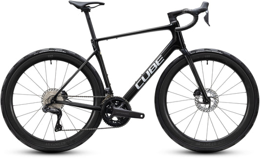 CUBE Attain C:62 SLT Rennrad 2027 in carbon und white, Seitenansicht
