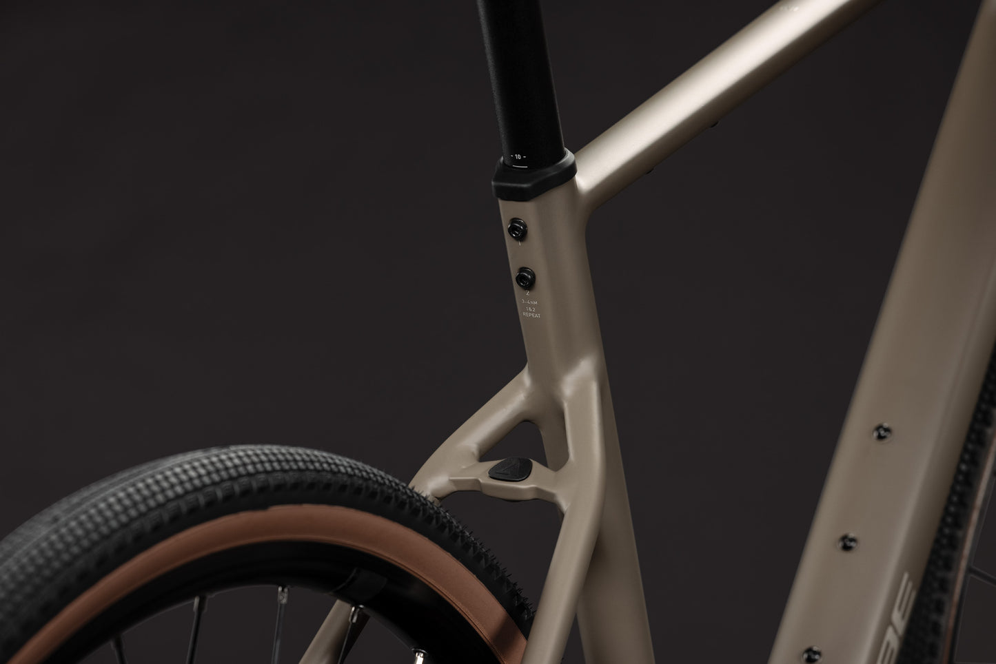 Cube Nuroad ONE wood´n´grey 2027