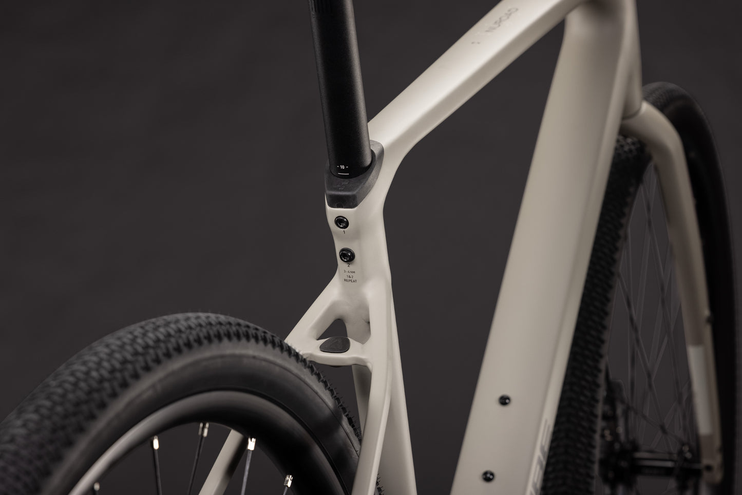 Cube Nuroad EX oatgrey´n´black 2027