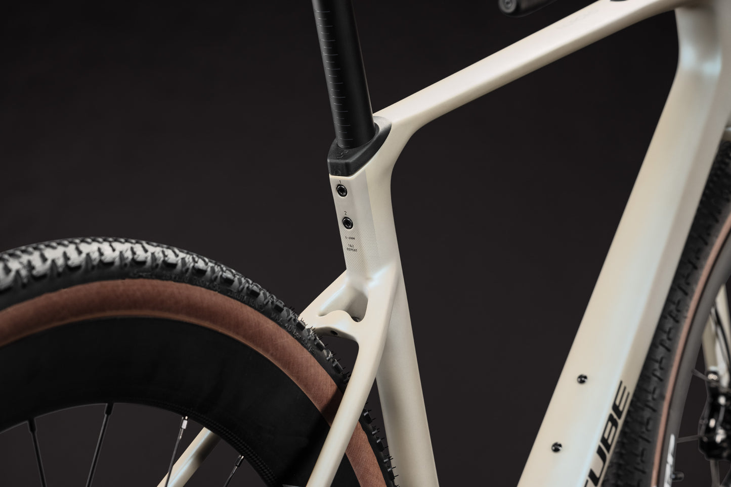 Cube Nuroad C:62 SLX glintsand´n´black 2027