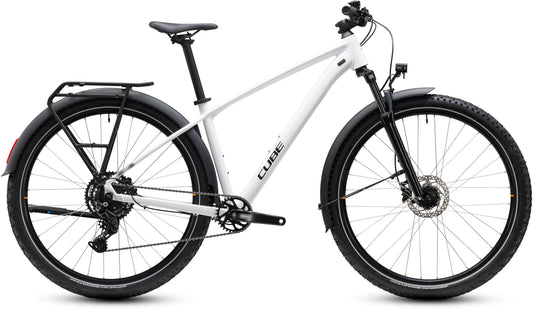 CUBE Aim ONE FE Mountainbike Hardtail 2027 in metallicwhite und black, Seitenansicht