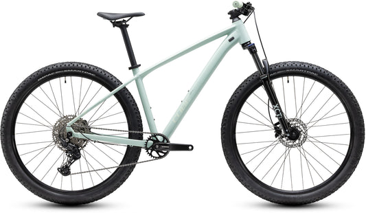 CUBE Aim Pro Mountainbike Hardtail 2027 in aloegreen und green, Seitenansicht