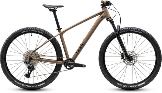 CUBE Aim SLT Mountainbike Hardtail 2027 in cappuccino und black, Seitenansicht