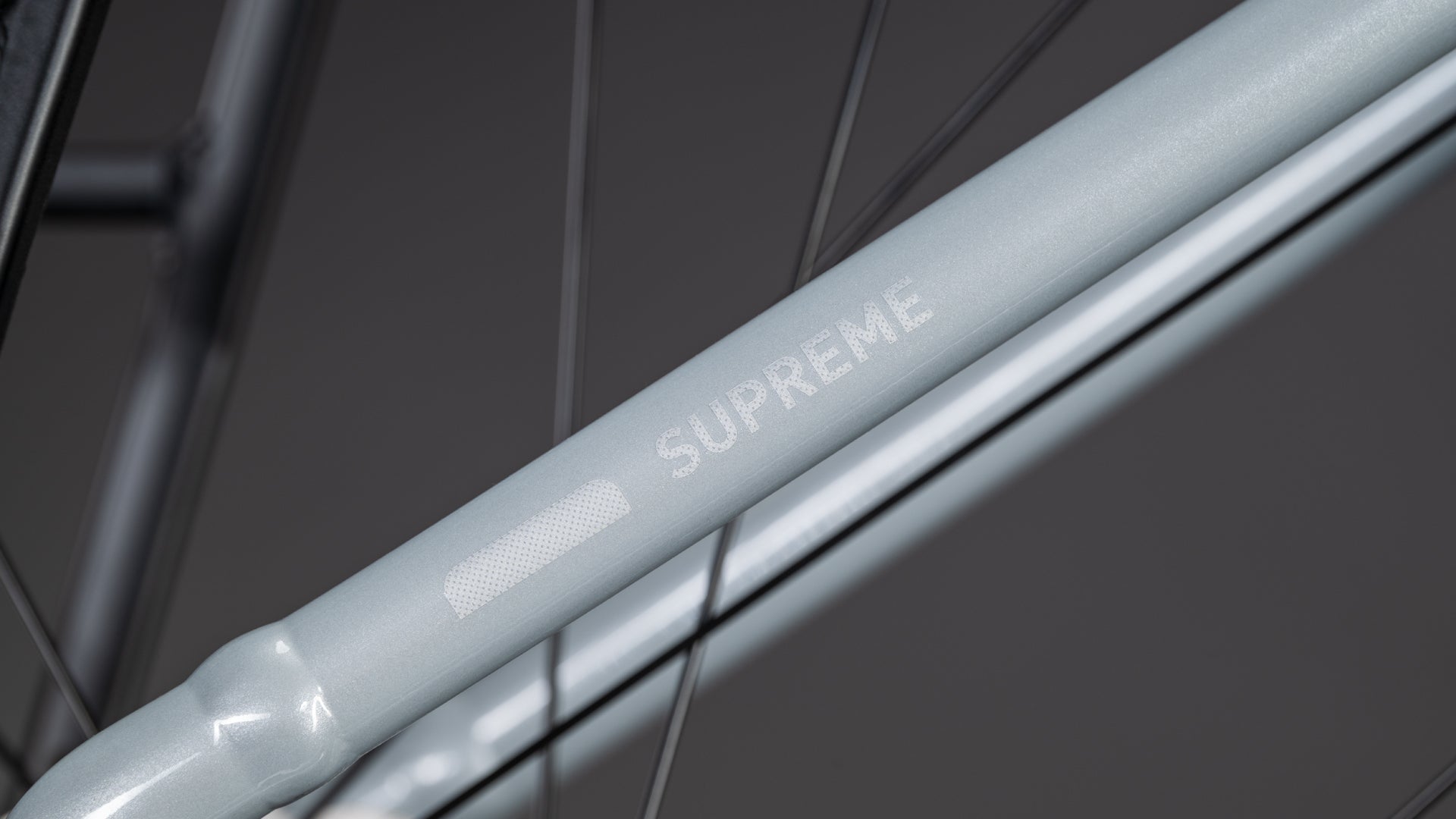 Produktbild: Cube Supreme Hybrid Comfort ONE 600 foggrey´n´reflex, Detailaufnahme 04