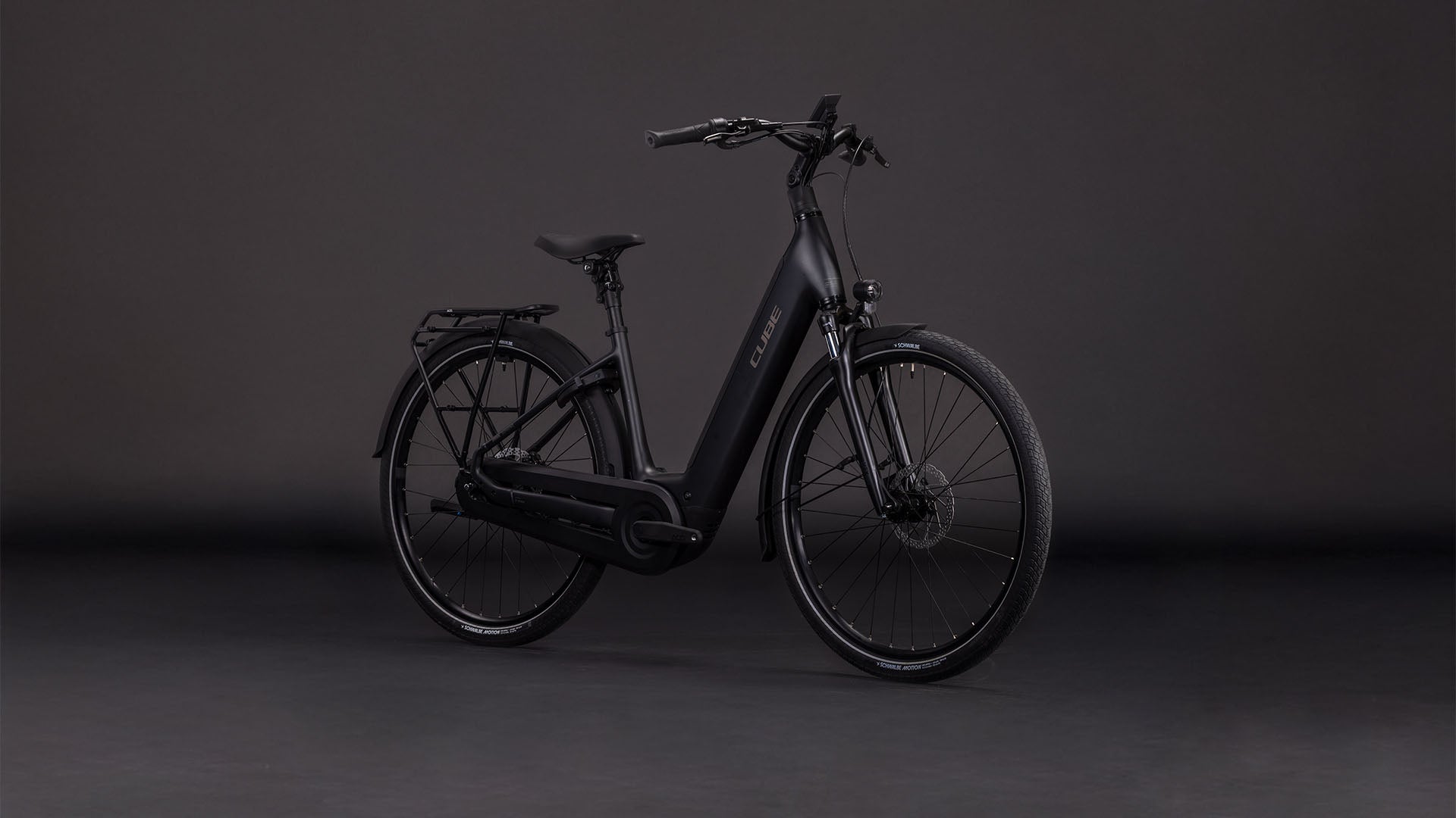Produktbild: Cube Supreme Hybrid Comfort Pro 600 grey´n´chrome, Schrägansicht (schwarzer Hintergrund)