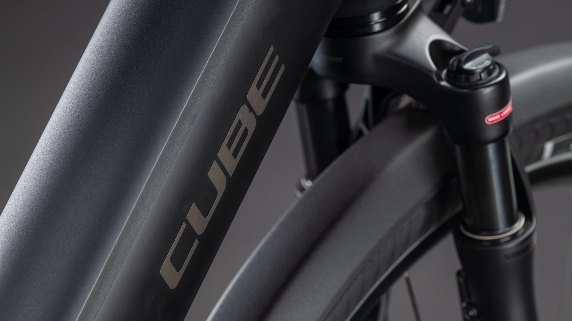 Produktbild: Cube Supreme RT Hybrid Deluxe EX 600 black´n´chrome, Detailaufnahme 02