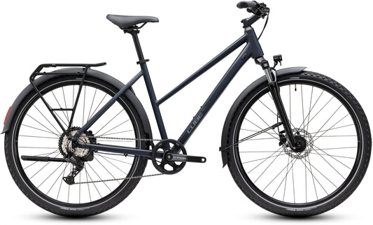 CUBE Nature ONE FE Trapeze Trekkingrad 2027 in ink und grey, Seitenansicht