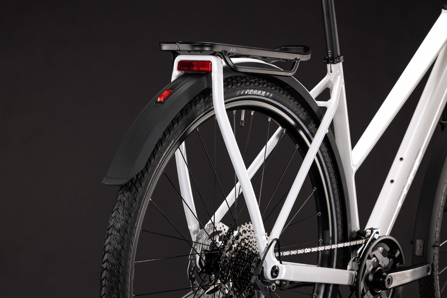 Cube Kathmandu Pro metallicwhite´n´chrome Trapeze 2027