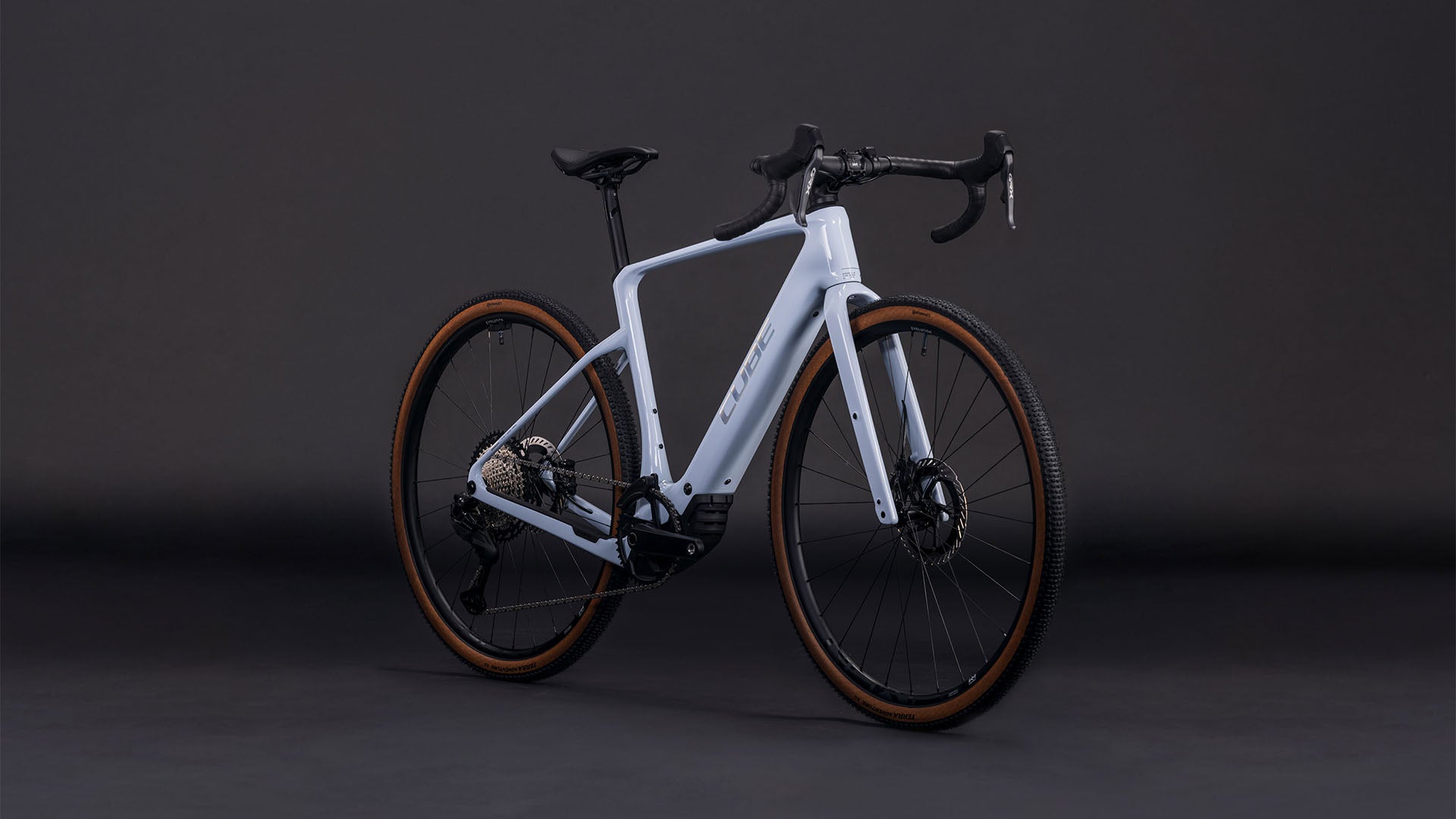 Produktbild: Cube Nuroad Hybrid C:62 SLX 400X iceblue´n´prism, Schrägansicht (schwarzer Hintergrund)