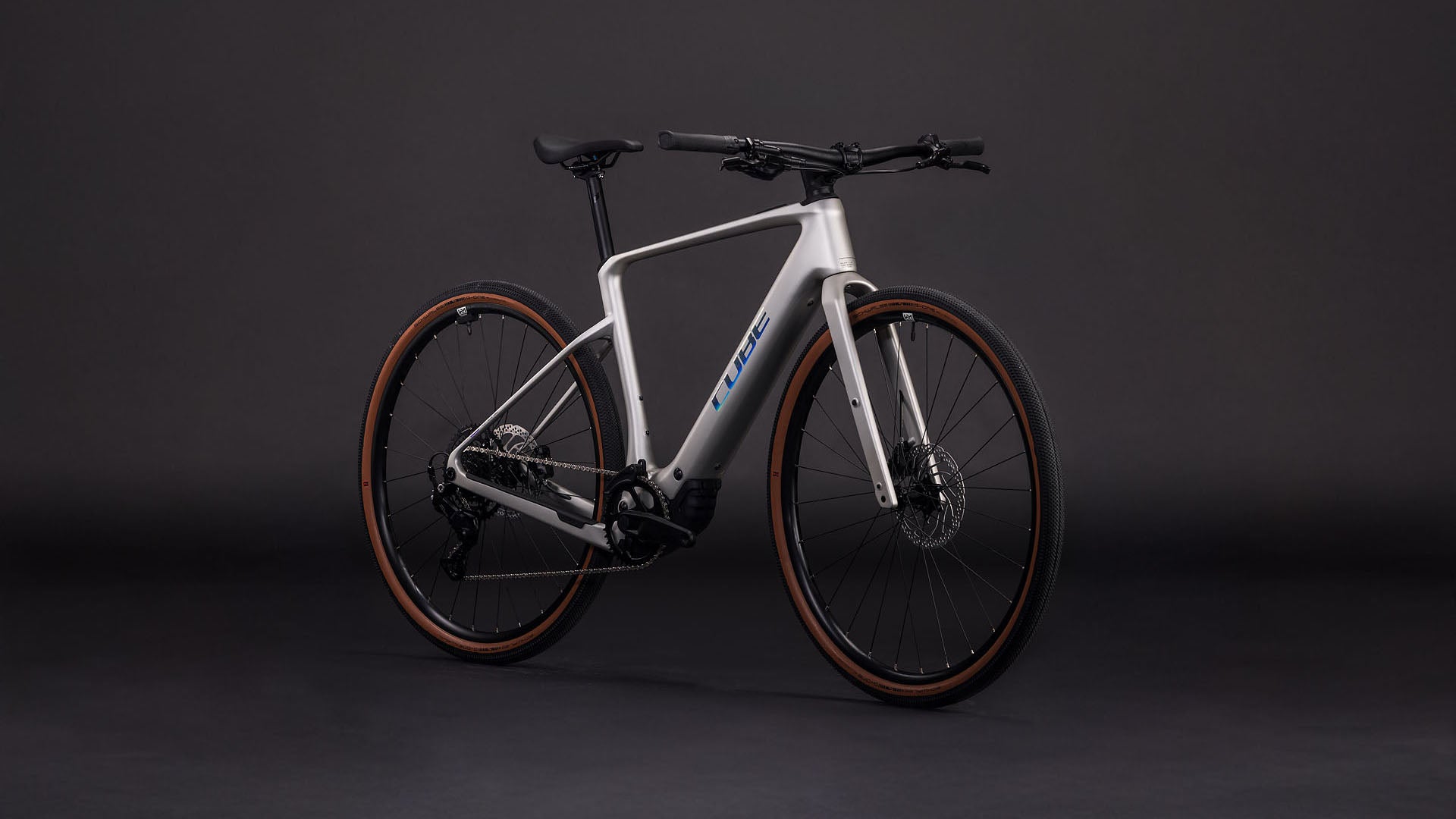 Produktbild: Cube Nulane Hybrid C:62 Race 400X sleekgrey´n´prism, Schrägansicht (schwarzer Hintergrund)