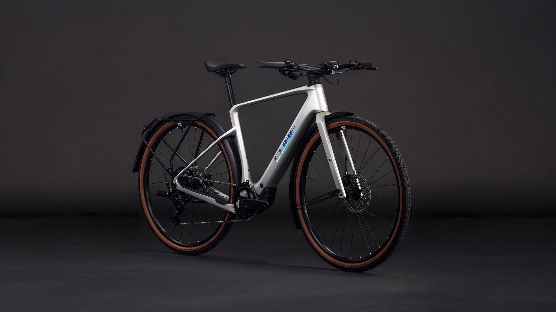 Produktbild: Cube Nulane Hybrid C:62 Race 400X FE sleekgrey´n´prism, Schrägansicht (schwarzer Hintergrund)