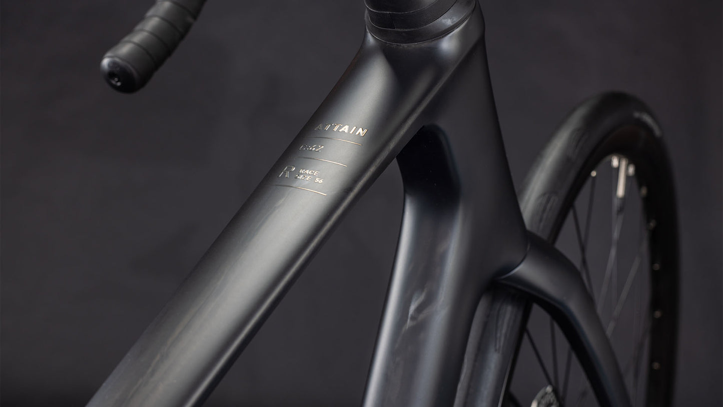 Cube Attain C:62 Race blackline 2026