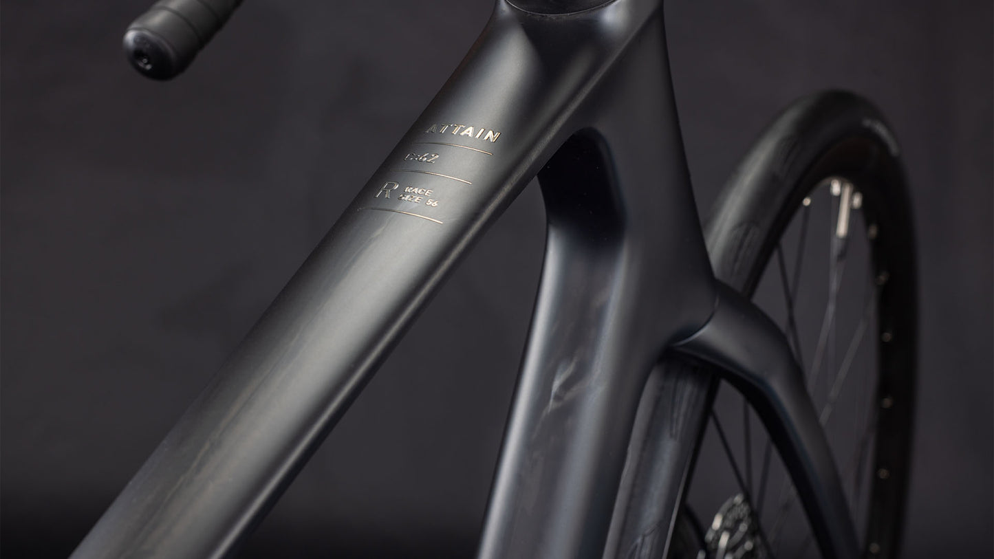 Cube Attain C:62 Race blackline 2026